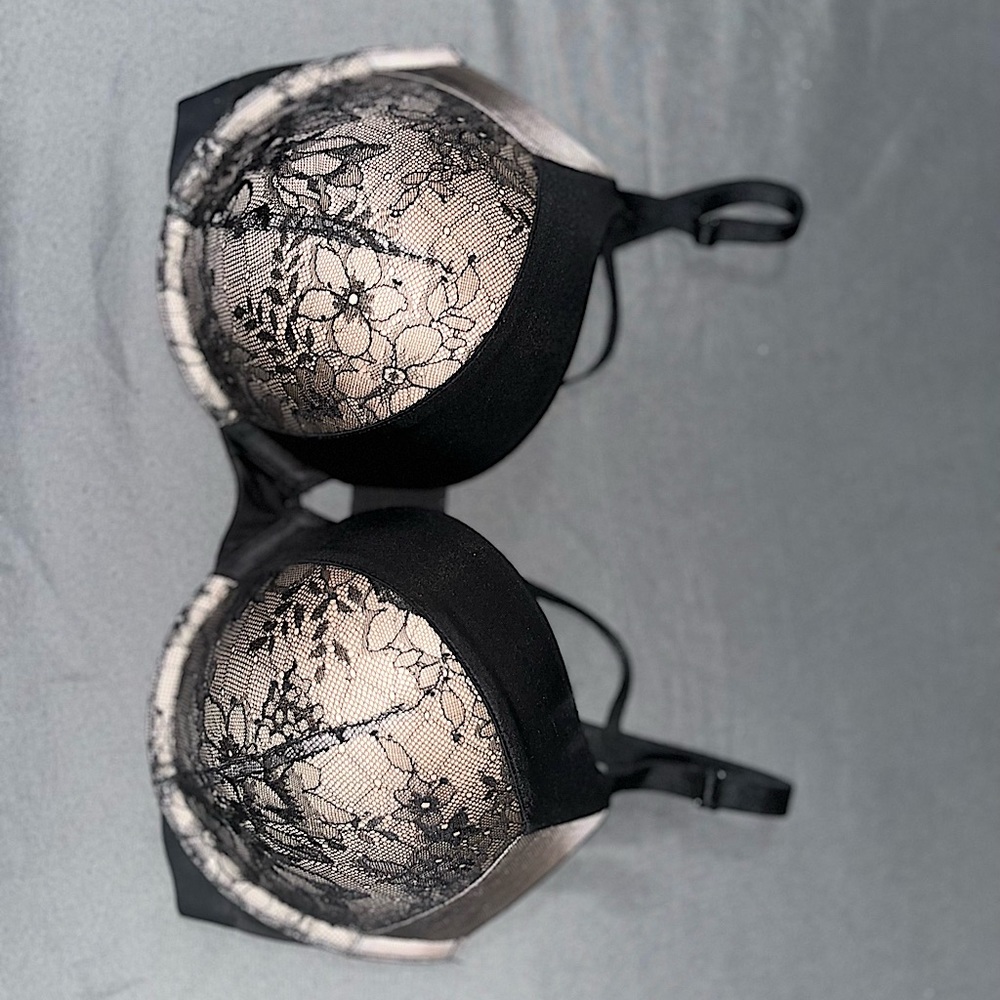 Victoria’s Secret Black & Nude Lace Very Sexy Push-Up Bra 32DDD / F70